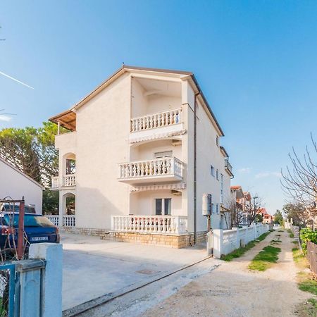 Apartments Ivica - With Parking Nin Buitenkant foto
