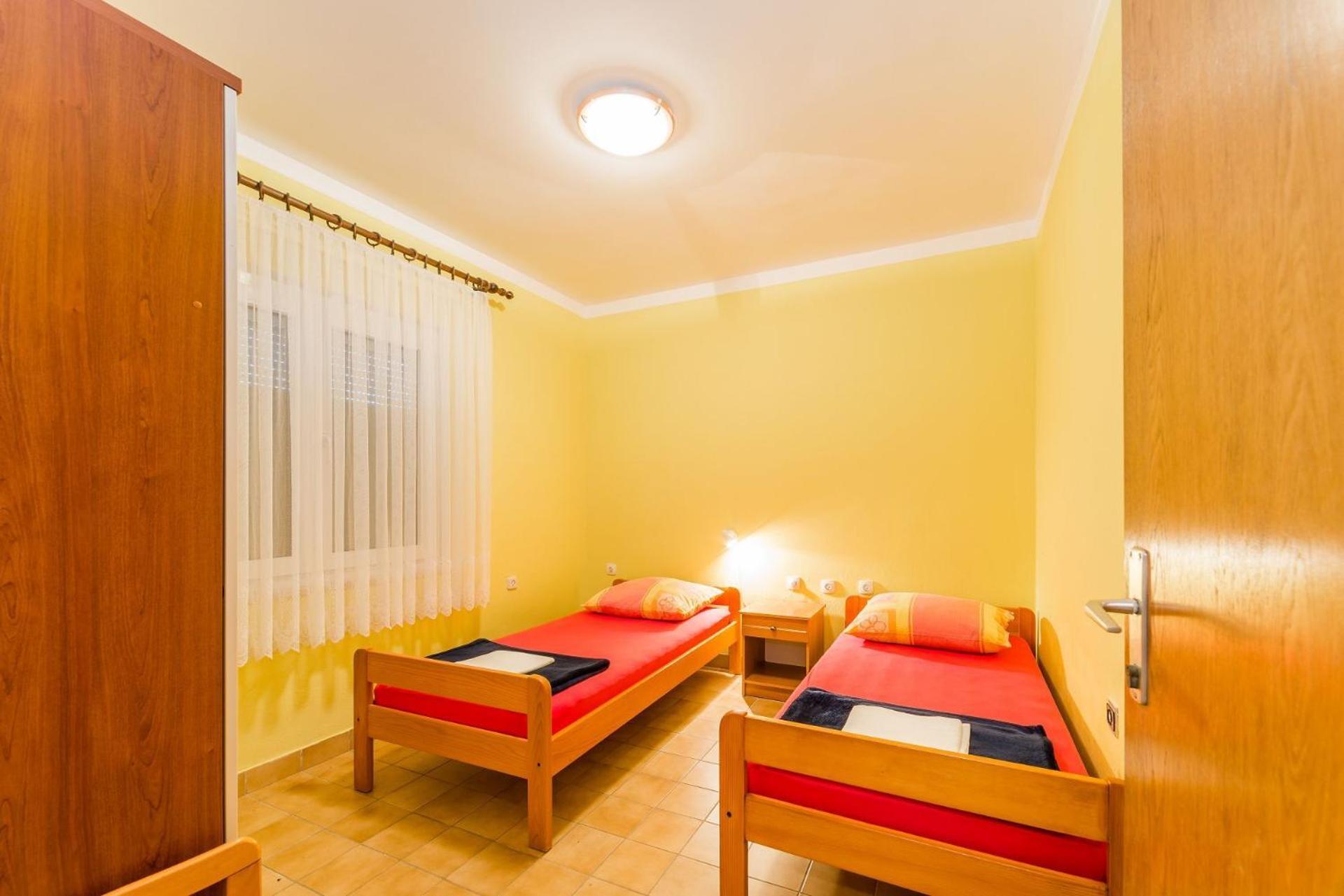 Apartments Ivica - With Parking Nin Buitenkant foto